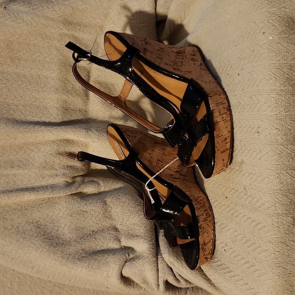 Cute Steve Madden Sling Back Open Toe Wedges - Picture 3 of 4
